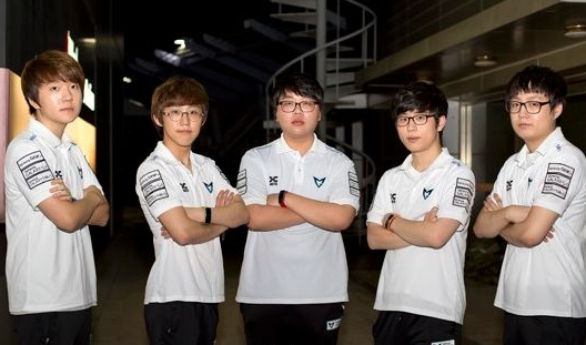 由人
